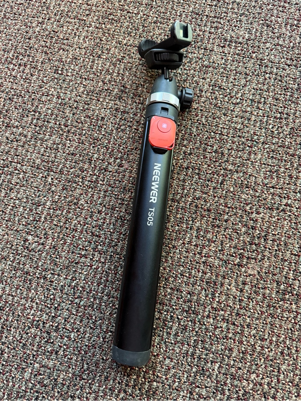 T505 Black Camera Monopod with Red Remote